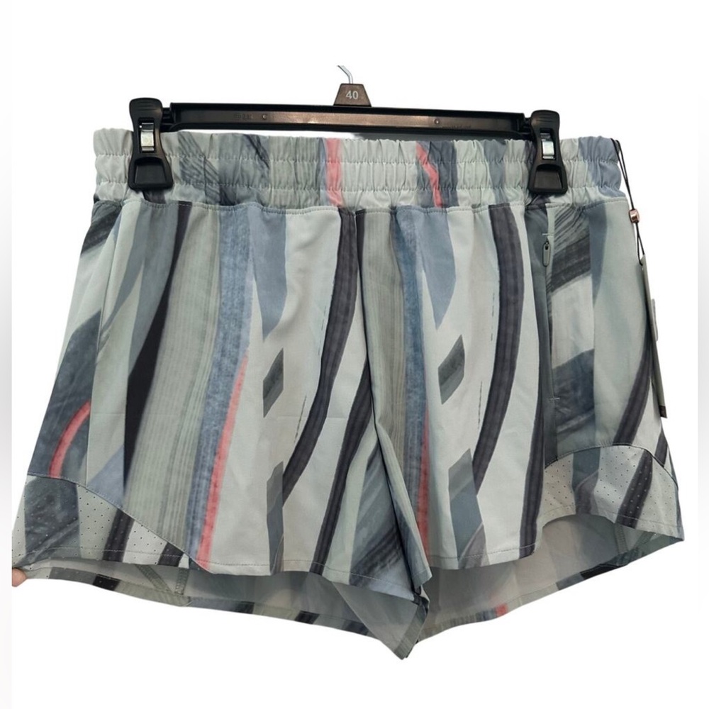 Calia by Carrie Underwood Infinity Run Short - Picture 16 of 16